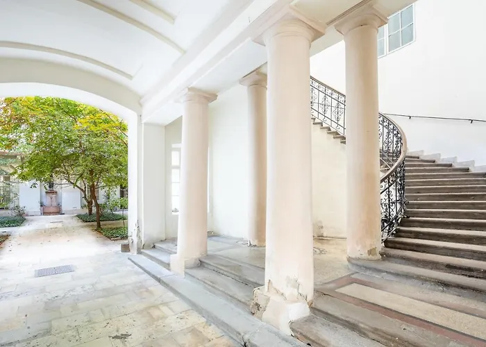 Stylish Home - Street Of The Basilica